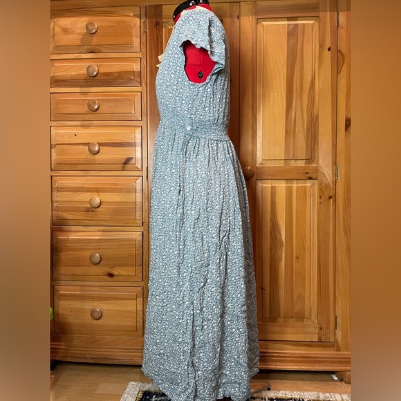 April Cornell with Dainty Lace Collar and Tiny flowers - Picture 2 of 9